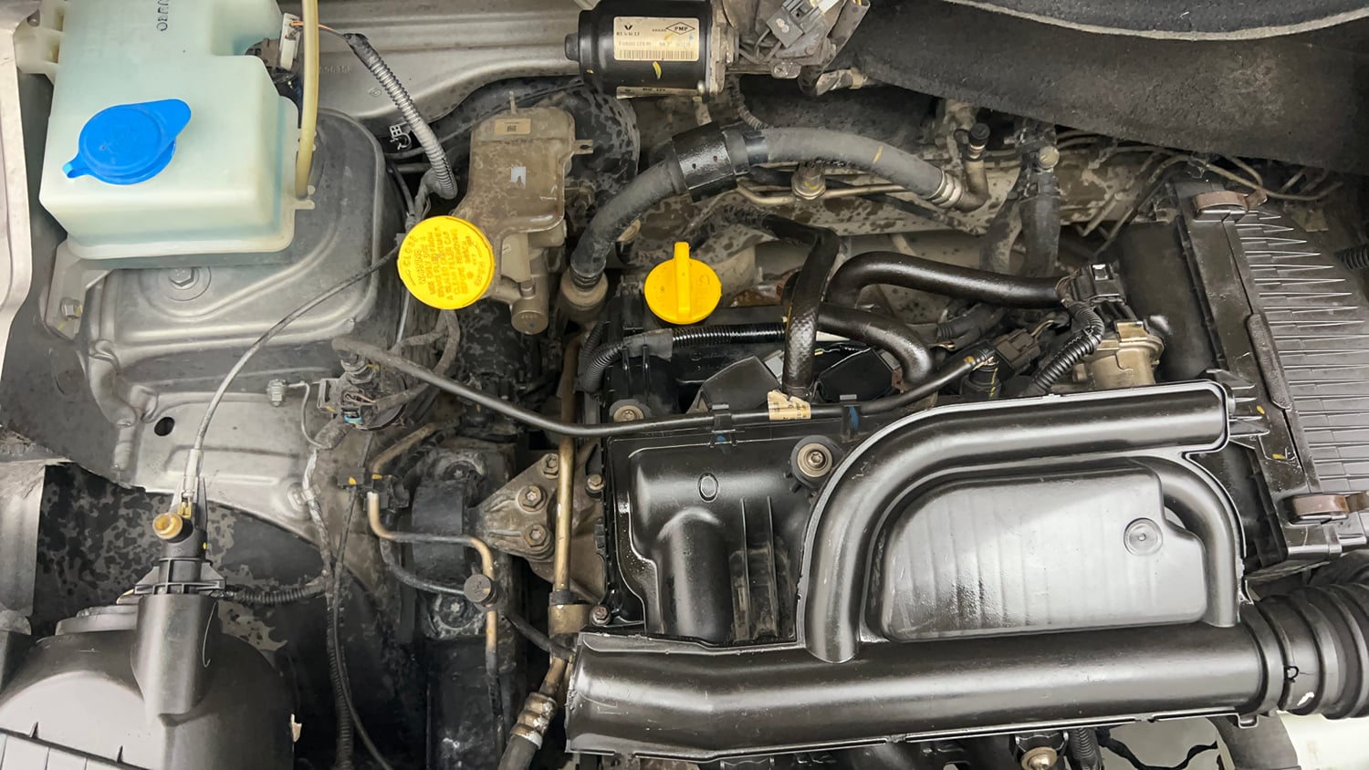 Used 2019 Renault Kwid RXT (O) 1.0 SCE Edition Petrol Manual engine ENGINE RIGHT SIDE VIEW