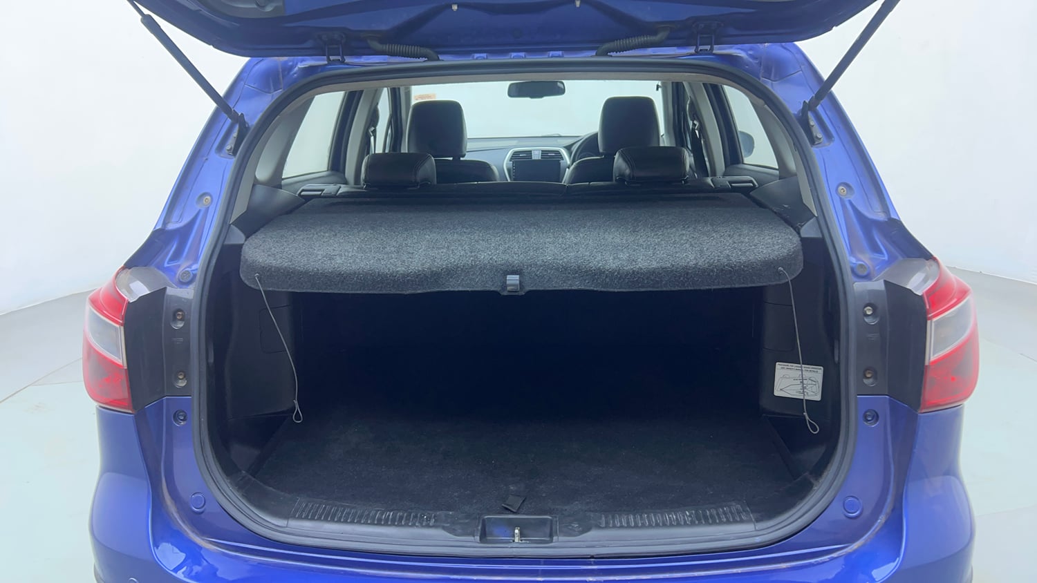 Used 2016 Maruti Suzuki S-Cross Alpha 1.3 Diesel Manual interior DICKY INSIDE VIEW