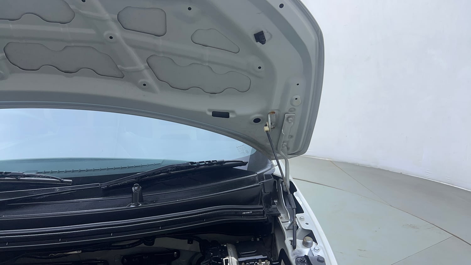 Used 2021 Maruti Suzuki Wagon R ZXi 1.2 Petrol Manual engine ENGINE LEFT SIDE HINGE & APRON VIEW