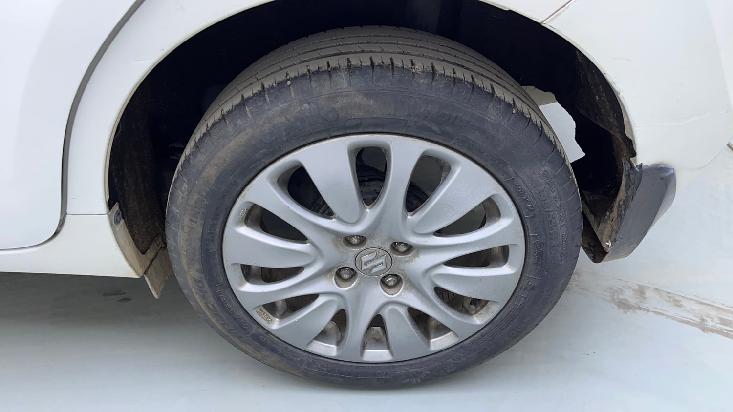 Used 2017 Maruti Suzuki Baleno Zeta 1.2 AT Petrol Automatic tyres LEFT REAR TYRE RIM VIEW