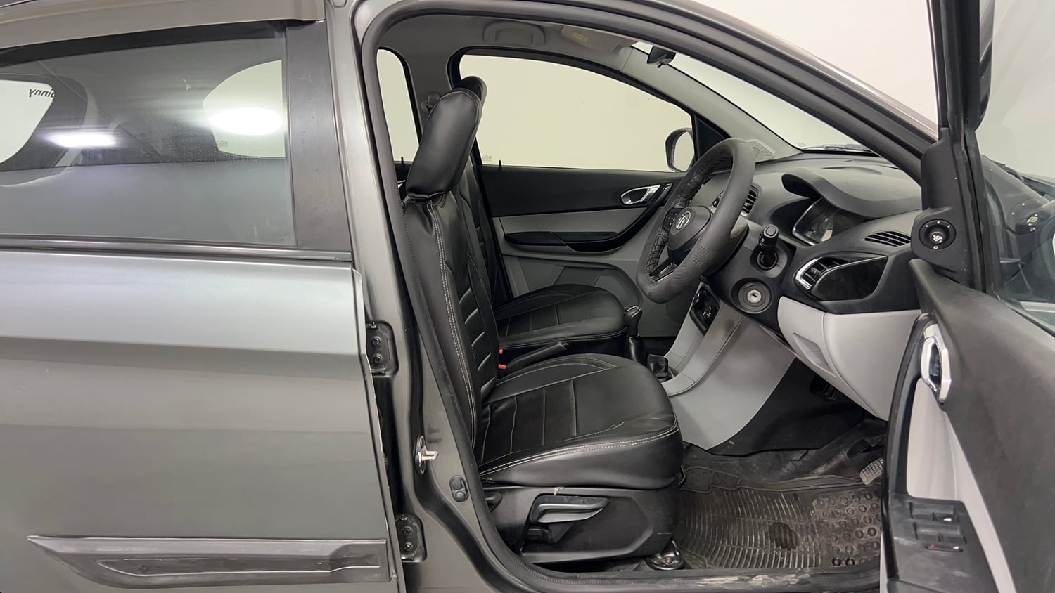 Used 2020 Tata Tiago XZ Plus Petrol Manual interior RIGHT SIDE FRONT DOOR CABIN VIEW