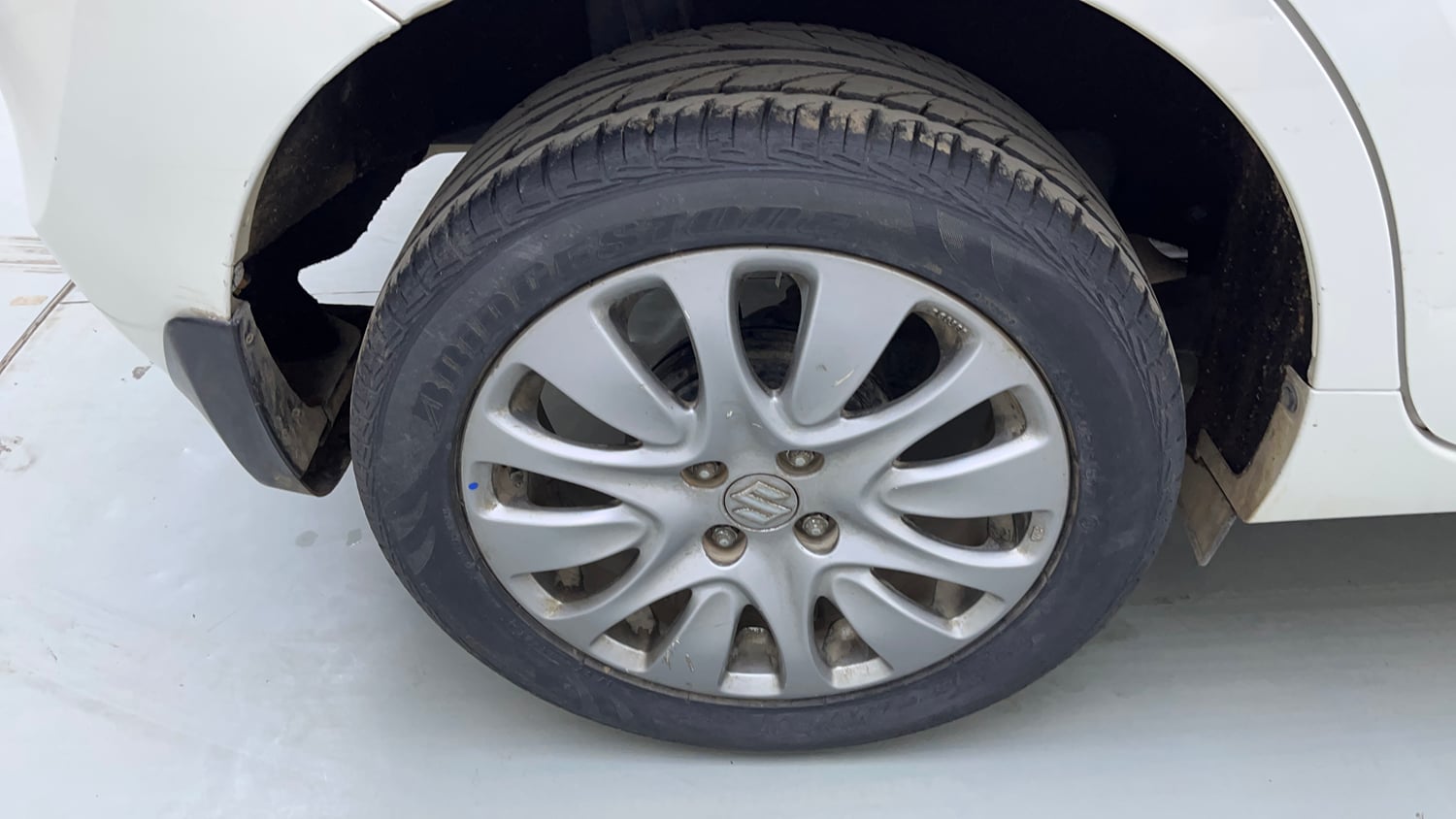 Used 2017 Maruti Suzuki Baleno Zeta 1.2 AT Petrol Automatic tyres RIGHT REAR TYRE RIM VIEW