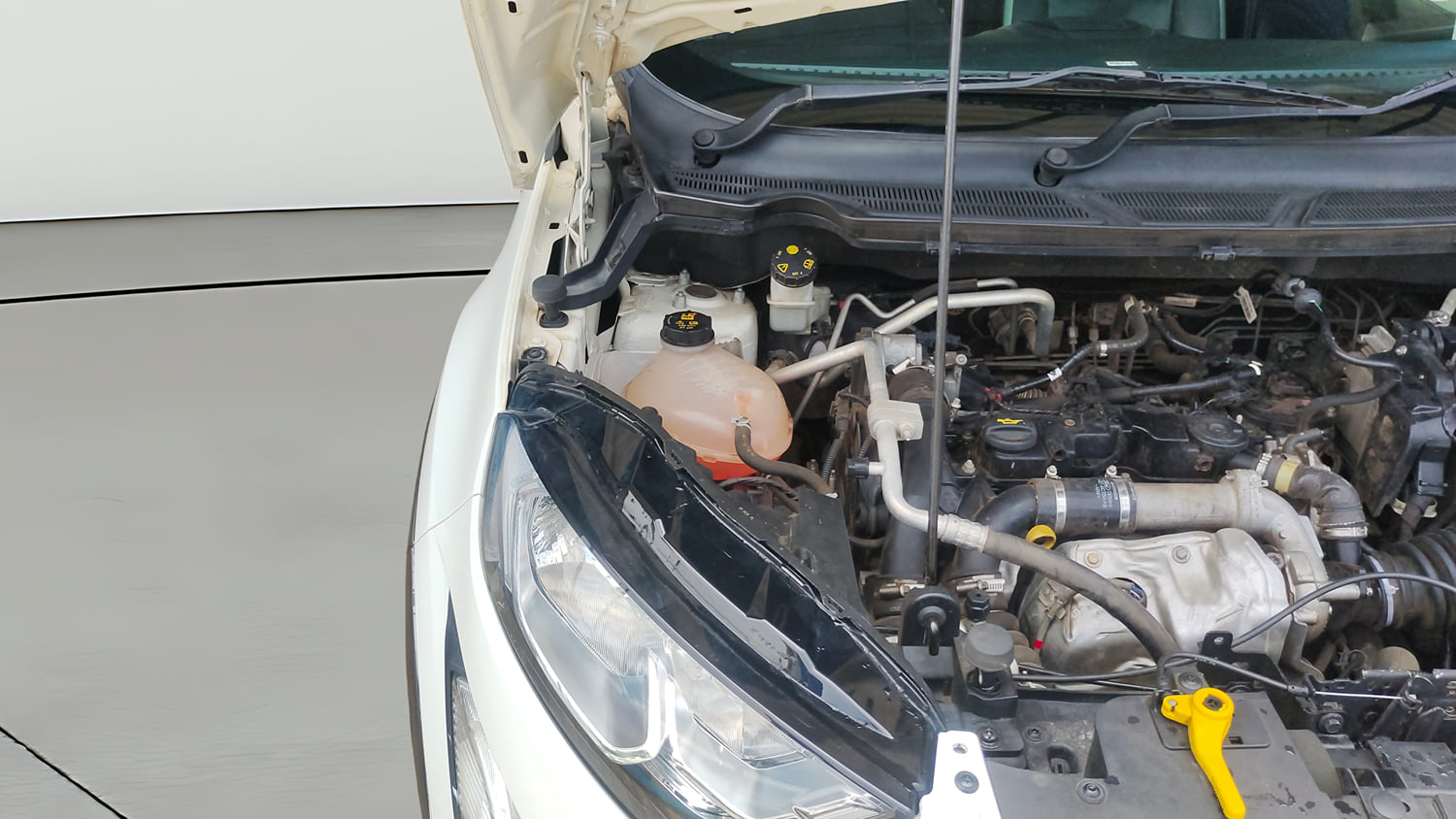 Used 2020 Ford EcoSport Ambiente 1.5L TDCi Diesel Manual engine ENGINE RIGHT SIDE HINGE & APRON VIEW