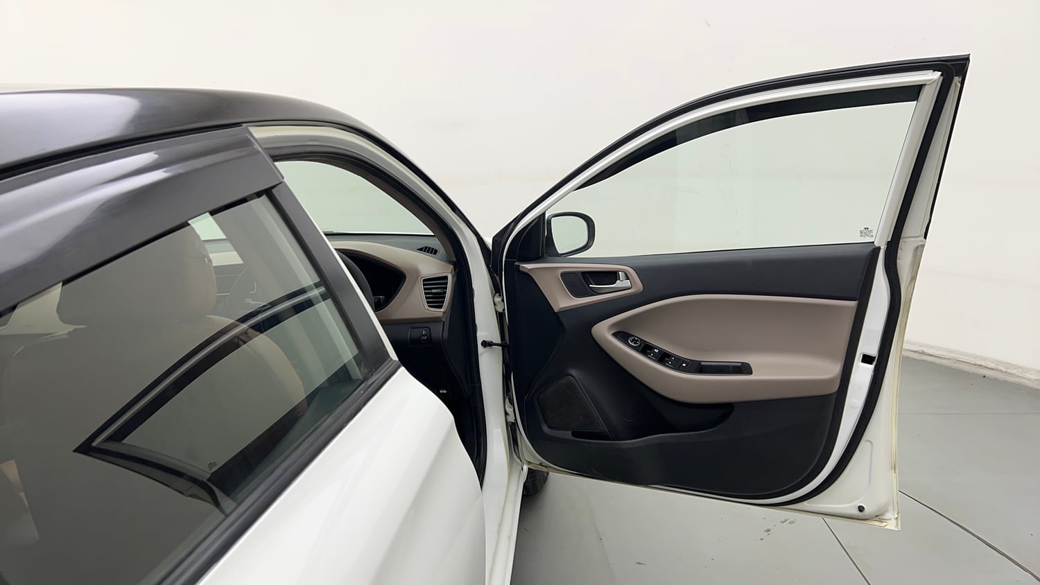Used 2019 Hyundai Elite i20 Magna Plus 1.2 Petrol Manual interior RIGHT FRONT DOOR OPEN VIEW