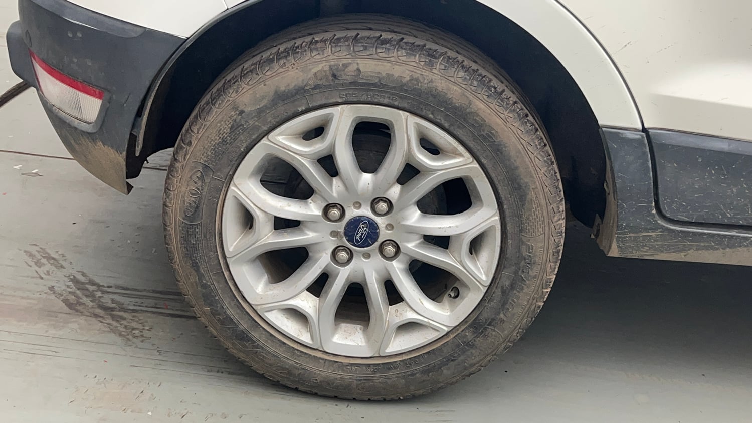 Used 2015 Ford EcoSport Titanium 1.0 Ecoboost (Opt) Petrol Manual tyres RIGHT REAR TYRE RIM VIEW