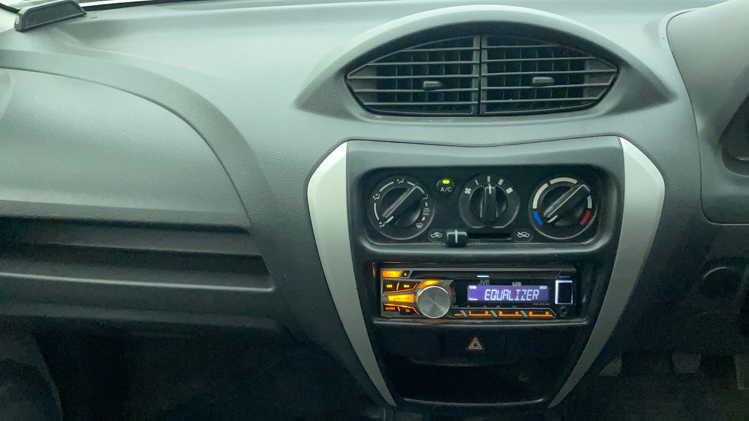 Used 2018 Maruti Suzuki Alto 800 LXi Petrol Manual interior MUSIC SYSTEM & AC CONTROL VIEW