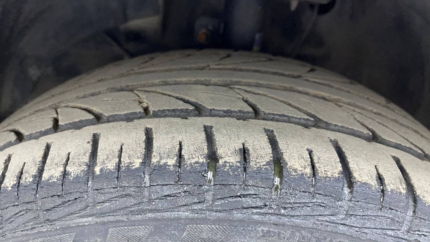 Used 2017 Maruti Suzuki Baleno Zeta 1.2 AT Petrol Automatic tyres LEFT FRONT TYRE TREAD VIEW