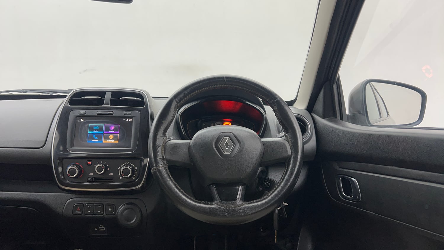 Used 2019 Renault Kwid RXT (O) 1.0 SCE Edition Petrol Manual interior STEERING VIEW