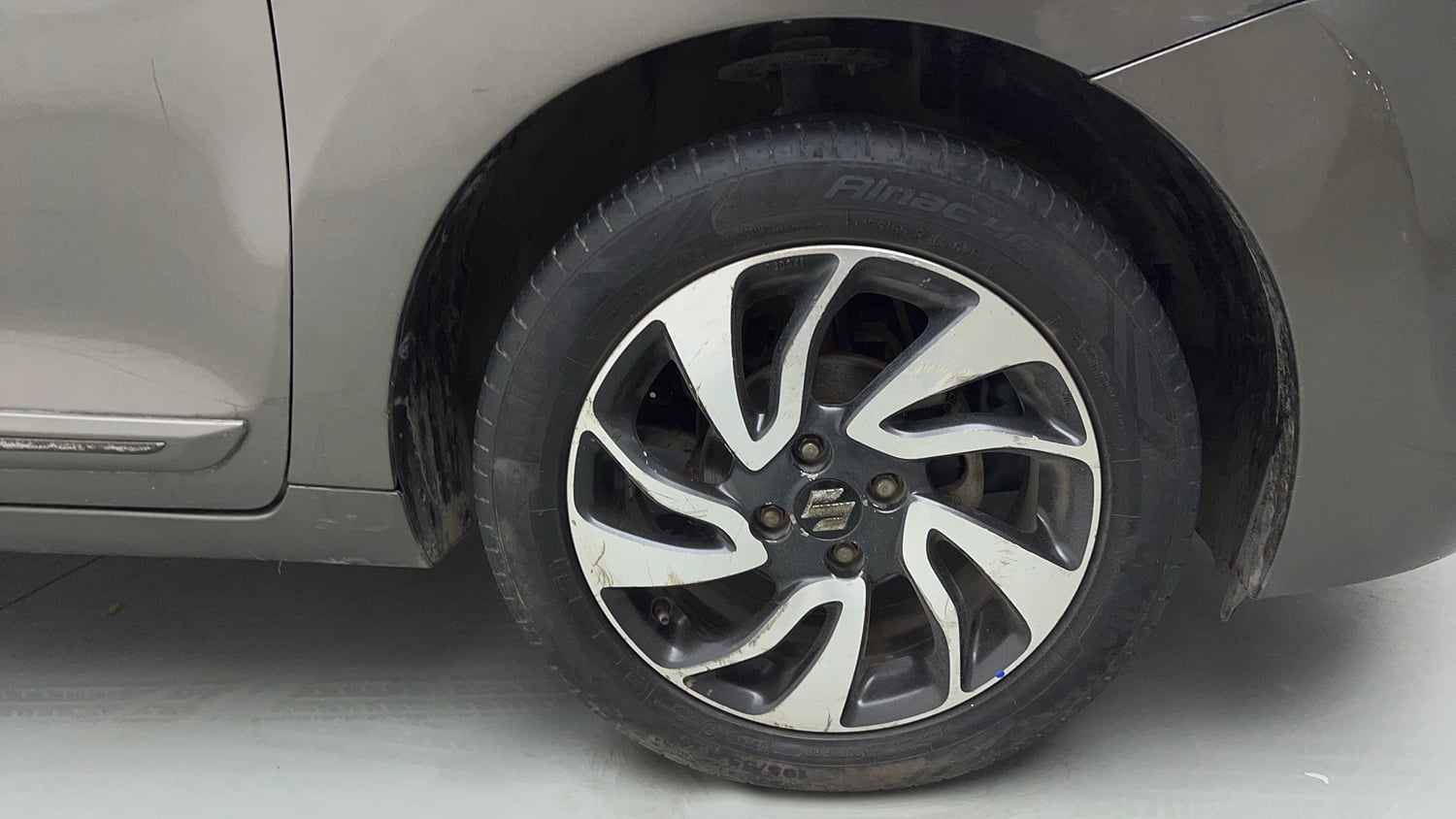 Used 2019 Maruti Suzuki Baleno Zeta Petrol Manual tyres RIGHT FRONT TYRE RIM VIEW