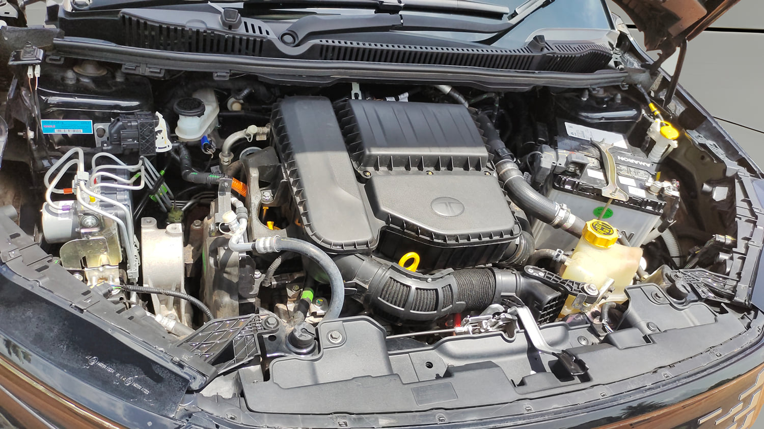 Used 2025 Tata Curvv Accomplished Plus A 1.5 Kryojet Diesel 6MT Dark Edition Diesel Manual engine ENGINE RIGHT SIDE VIEW