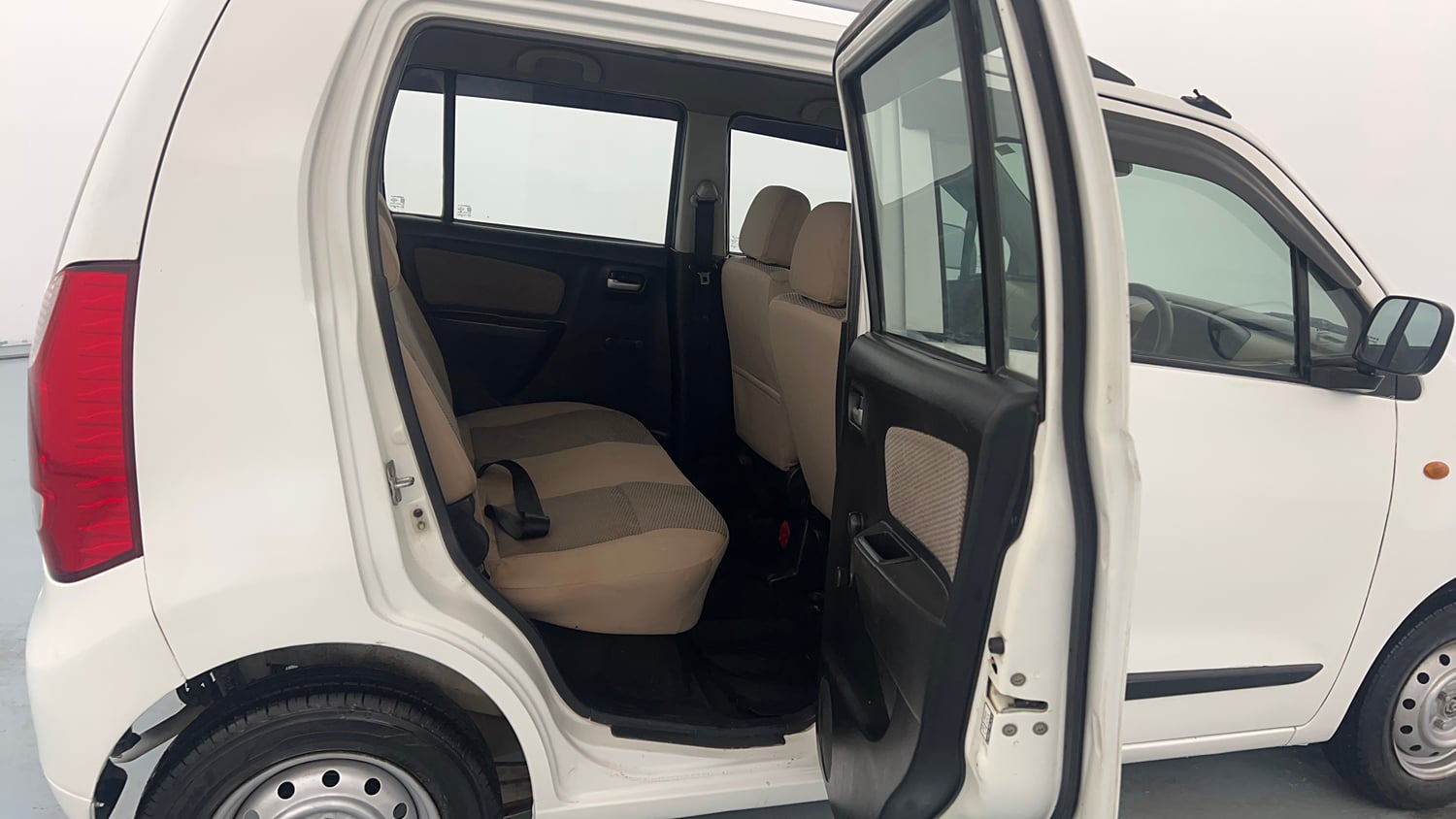 Used 2018 Maruti Suzuki Wagon R LXI CNG Cng Manual interior RIGHT SIDE REAR DOOR CABIN VIEW