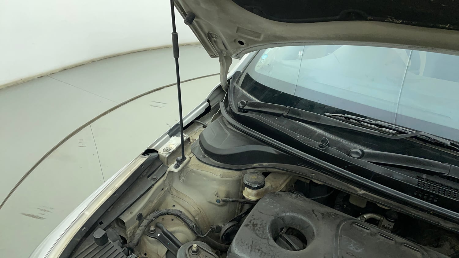 Used 2018 Hyundai Verna SX (O) 1.6 VTVT AT Petrol Automatic engine ENGINE RIGHT SIDE HINGE & APRON VIEW