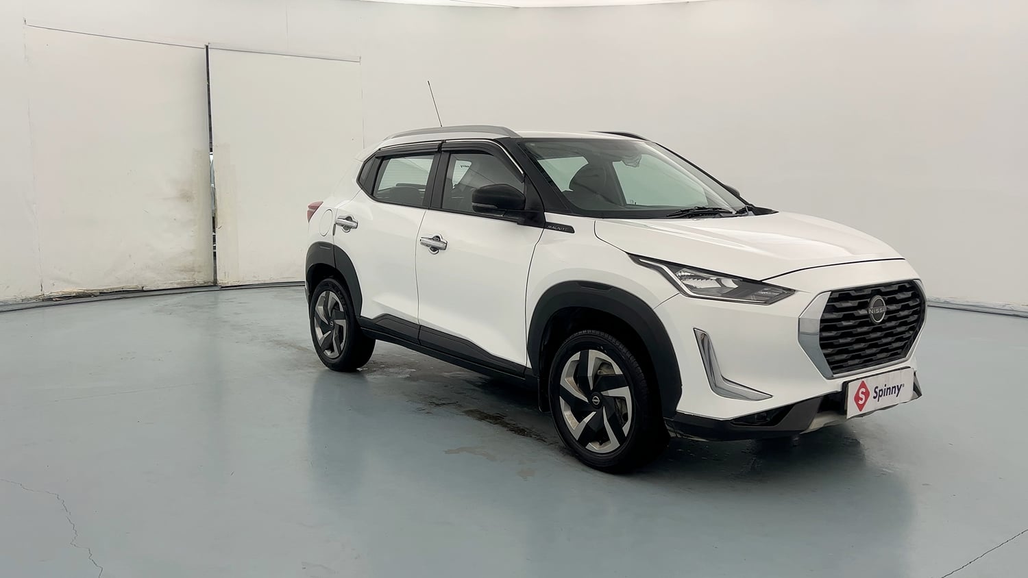 Used 2021 Nissan Magnite XL Petrol Manual exterior RIGHT FRONT CORNER VIEW