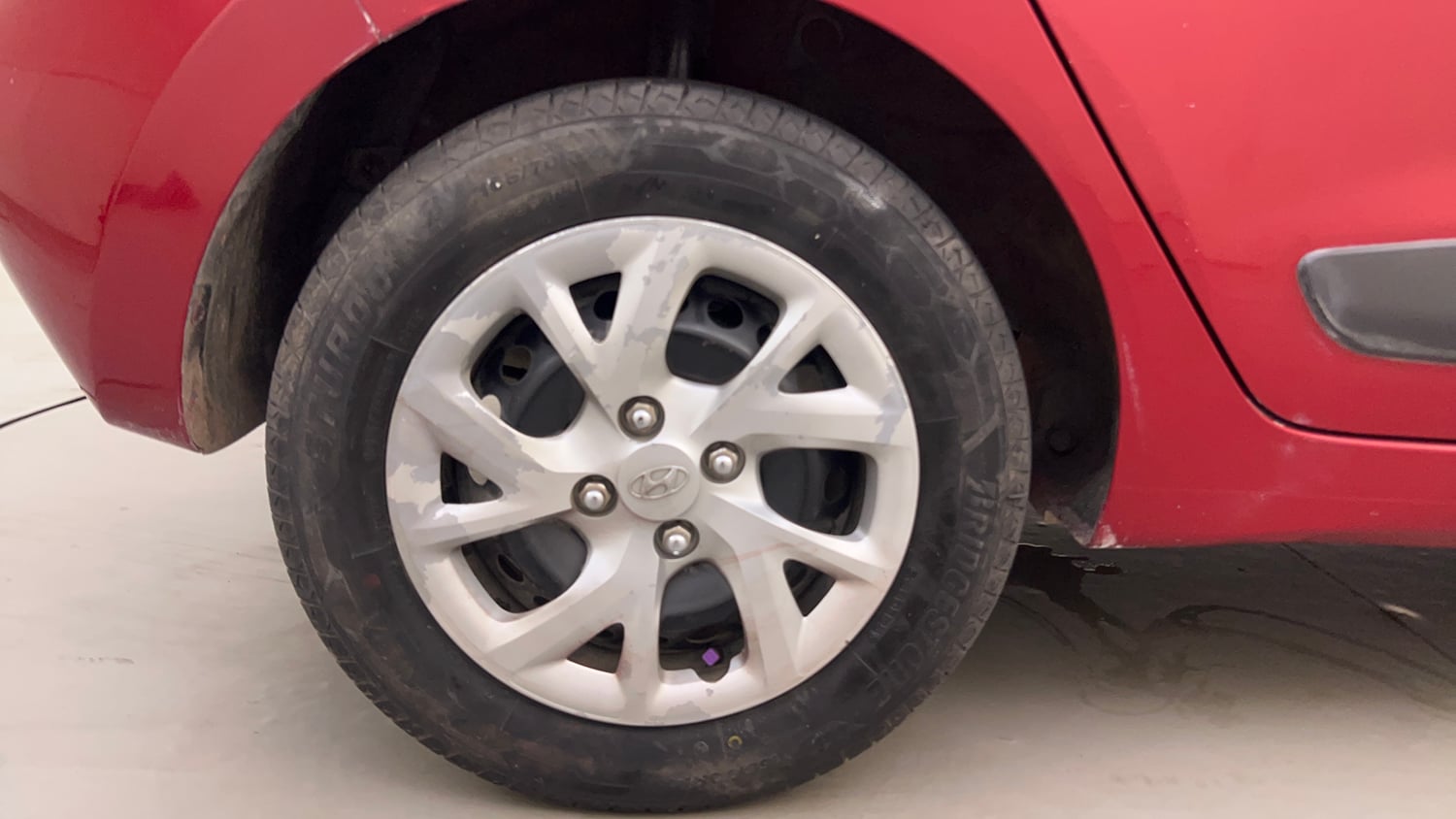 Used 2018 Hyundai Grand i10 Sportz (O) 1.2 Kappa VTVT Petrol Manual tyres RIGHT REAR TYRE RIM VIEW