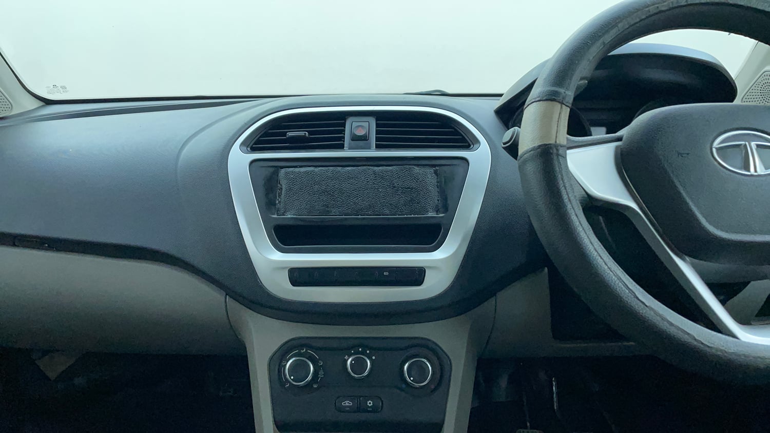Used 2016 Tata Tiago Revotron XM Petrol Manual interior MUSIC SYSTEM & AC CONTROL VIEW