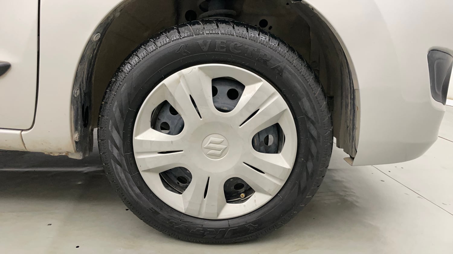 Used 2017 Maruti Suzuki Wagon R 1.0 VXI AMT Petrol Automatic tyres RIGHT FRONT TYRE RIM VIEW