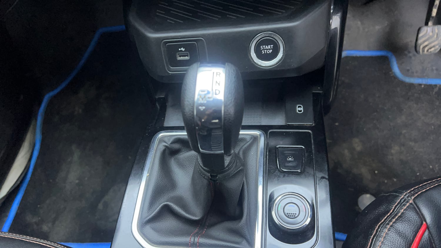 Used 2023 Renault Kiger RXZ AMT Petrol Automatic interior GEAR  KNOB VIEW