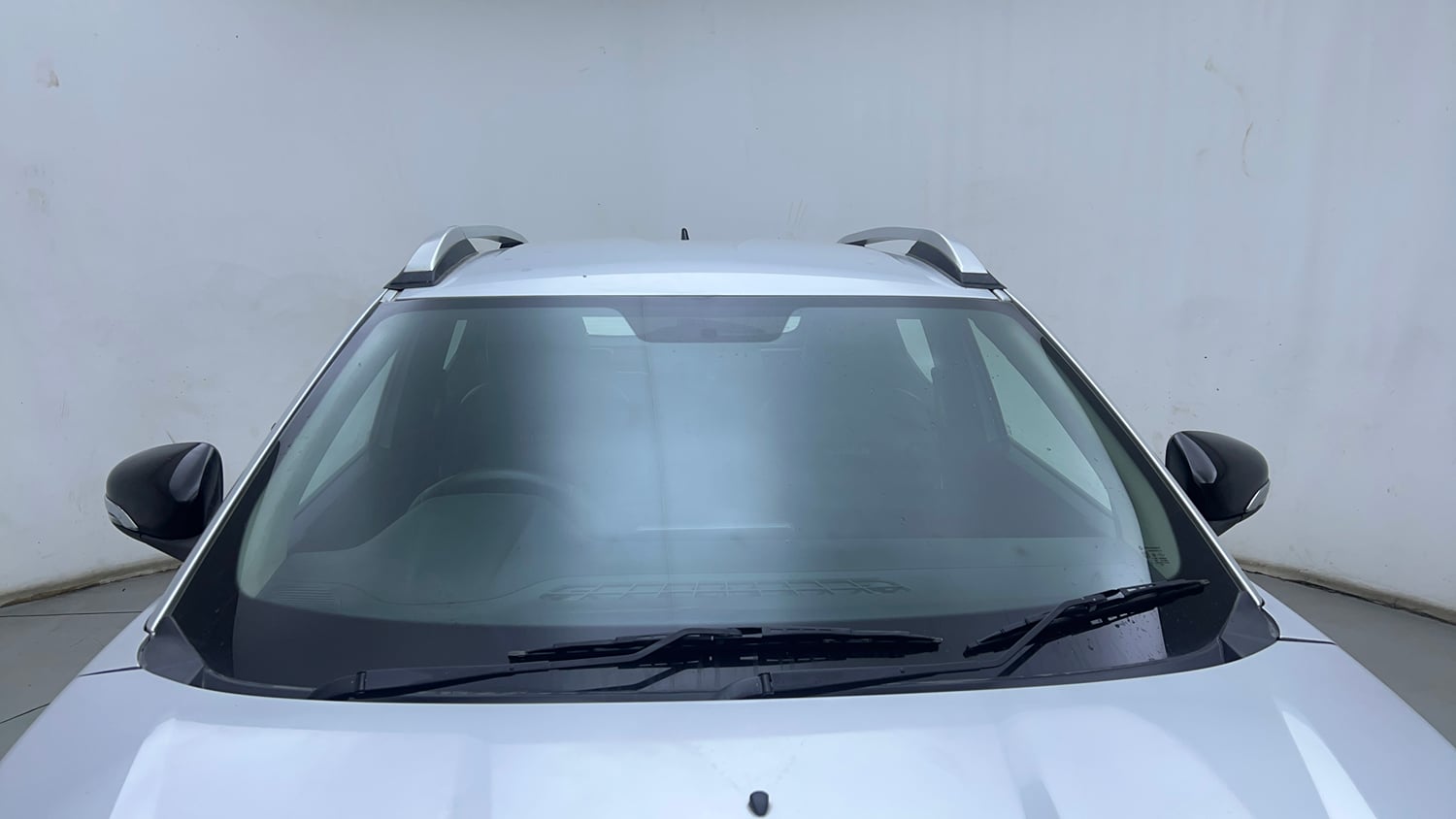 Used 2023 Renault Kiger RXZ AMT Petrol Automatic exterior FRONT WINDSHIELD VIEW