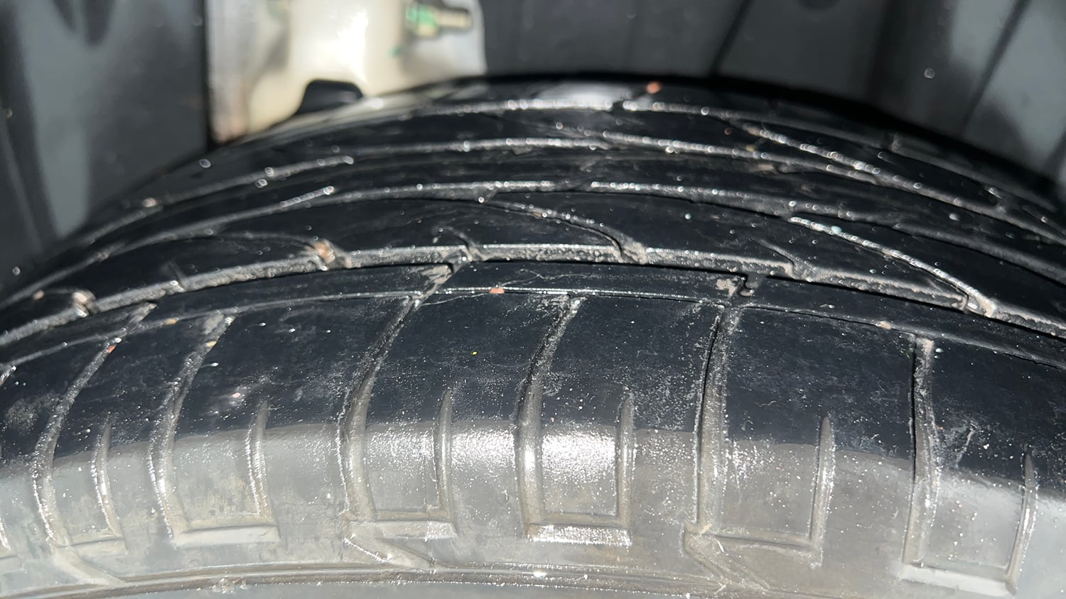 Used 2022 Mahindra XUV 300 W8 (O) 1.2 Petrol Petrol Manual tyres LEFT REAR TYRE TREAD VIEW