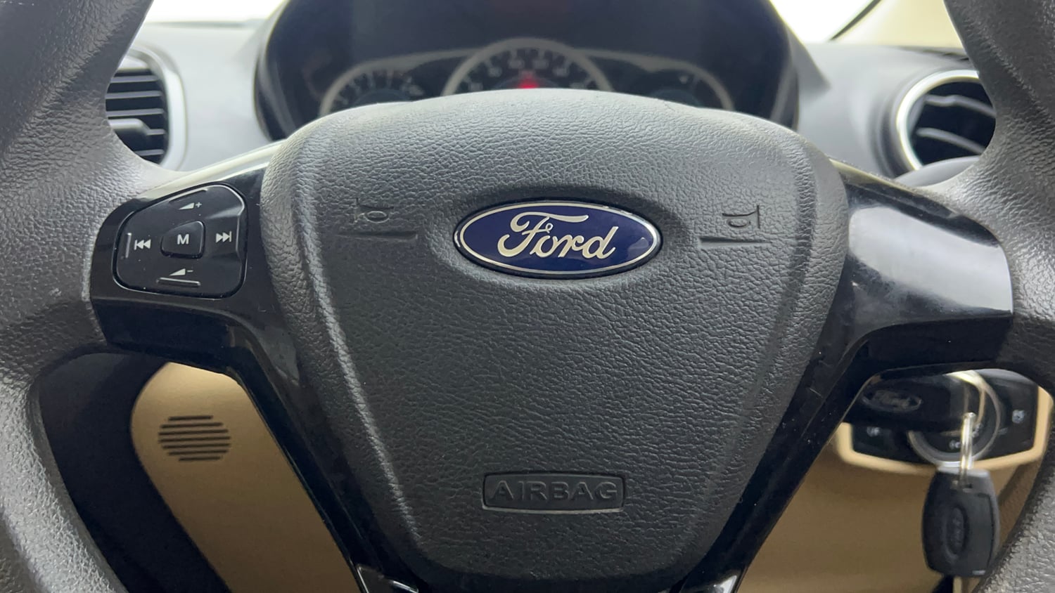 Used 2016 Ford Figo Aspire Trend 1.2 Ti-VCT Petrol Manual top_features Steering mounted controls