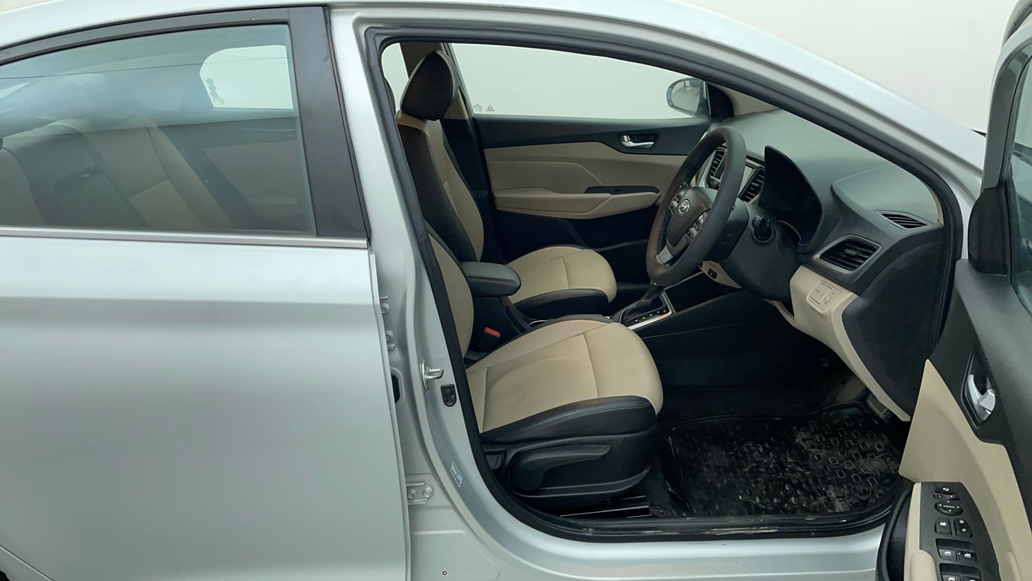 Used 2018 Hyundai Verna SX (O) 1.6 VTVT AT Petrol Automatic interior RIGHT SIDE FRONT DOOR CABIN VIEW