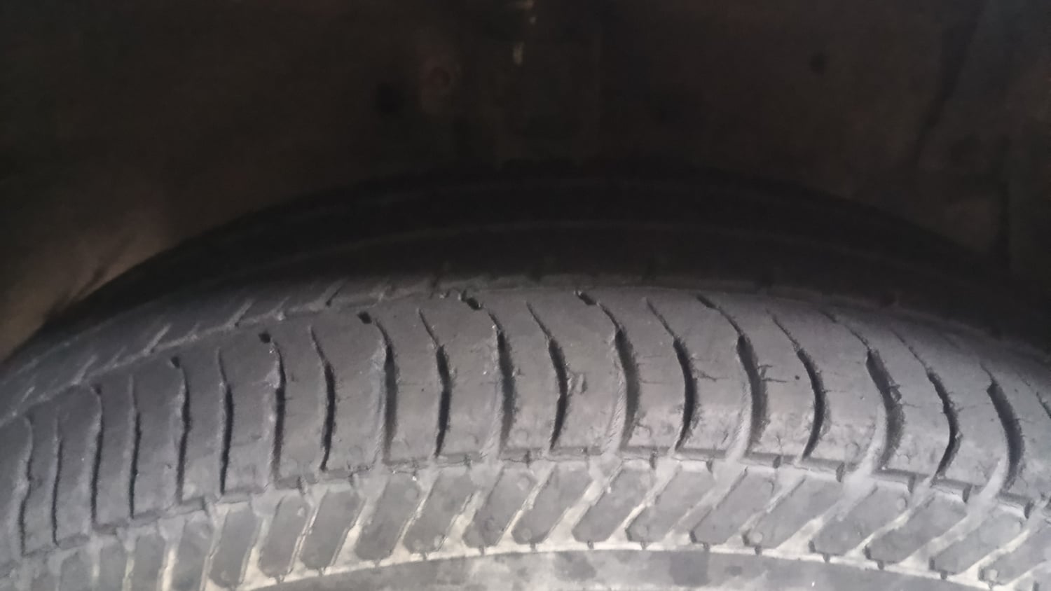Used 2015 Maruti Suzuki Swift VXi Petrol Manual tyres RIGHT FRONT TYRE TREAD VIEW