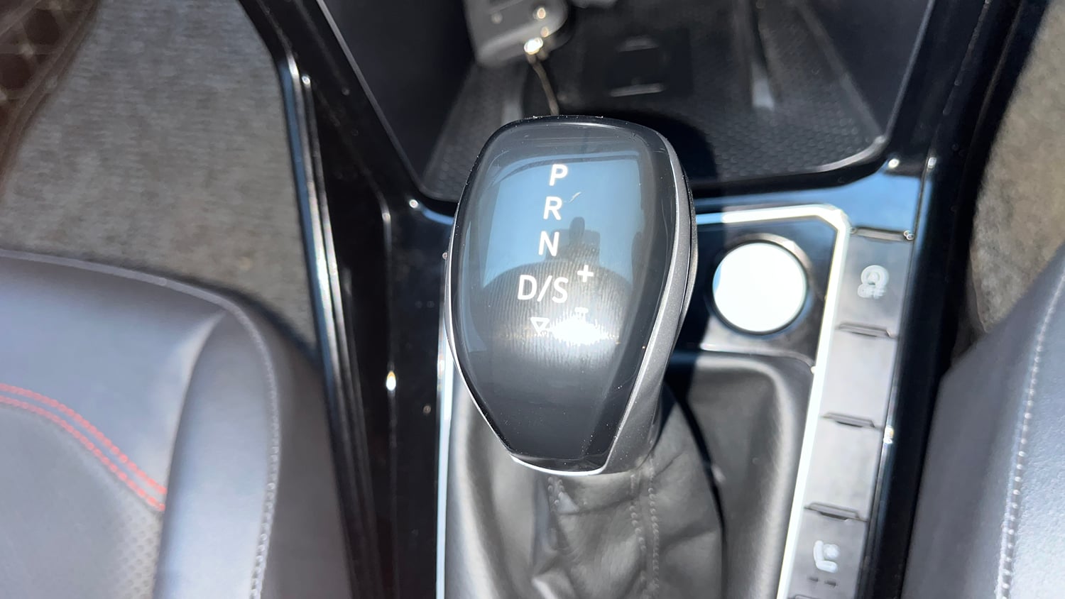 Used 2023 Volkswagen Virtus GT Plus 1.5 TSI EVO DSG Petrol Automatic interior GEAR  KNOB VIEW