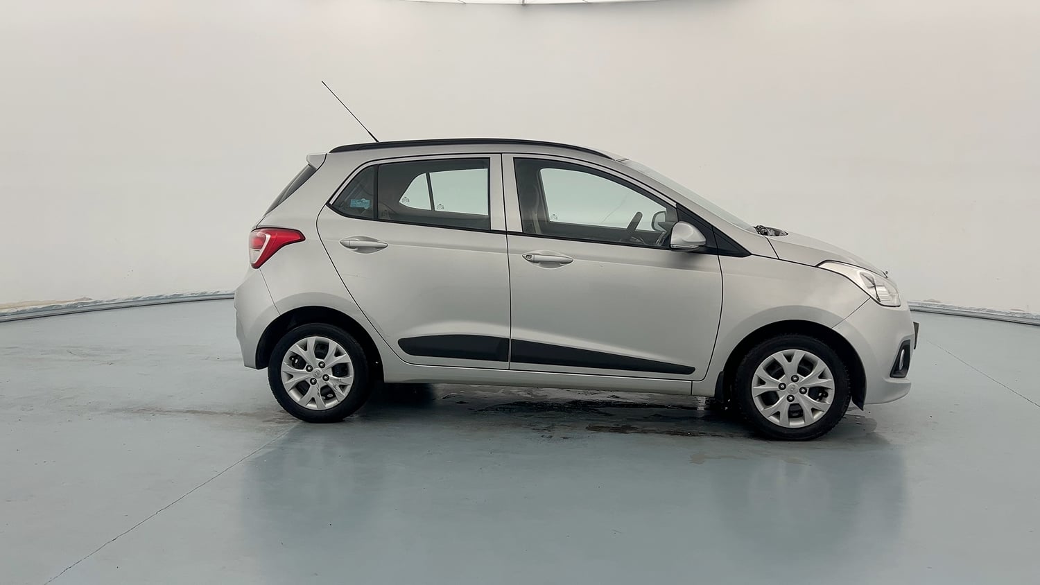 Used 2016 Hyundai Grand i10 Sportz 1.2 Kappa VTVT Petrol Manual exterior RIGHT SIDE VIEW