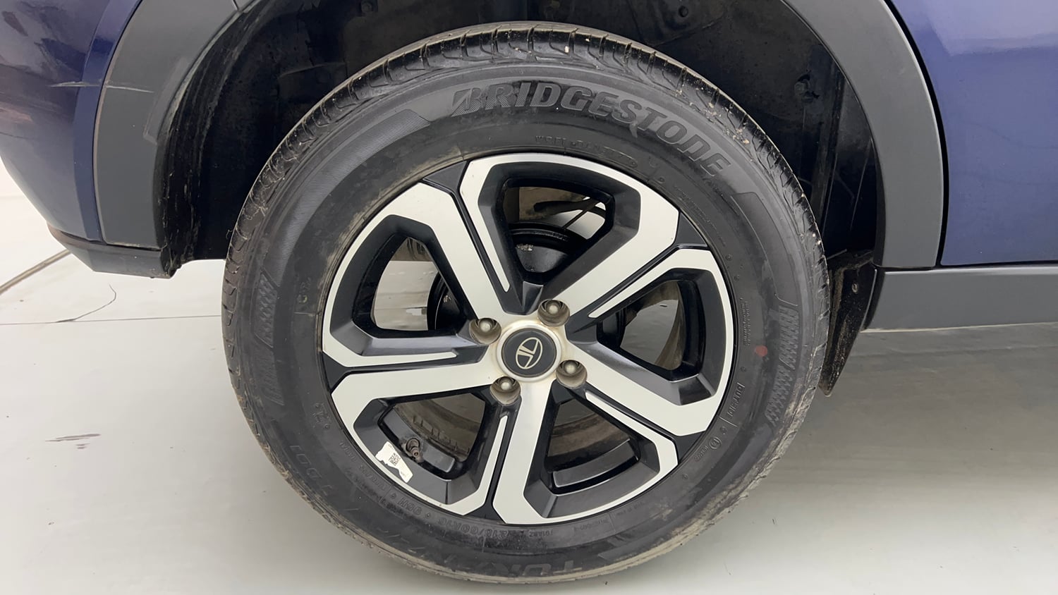 Used 2022 Tata Nexon XZA Plus (HS) Petrol Automatic tyres RIGHT REAR TYRE RIM VIEW