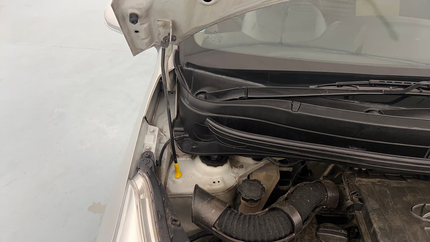Used 2016 Hyundai Grand i10 Sportz 1.2 Kappa VTVT Petrol Manual engine ENGINE RIGHT SIDE HINGE & APRON VIEW