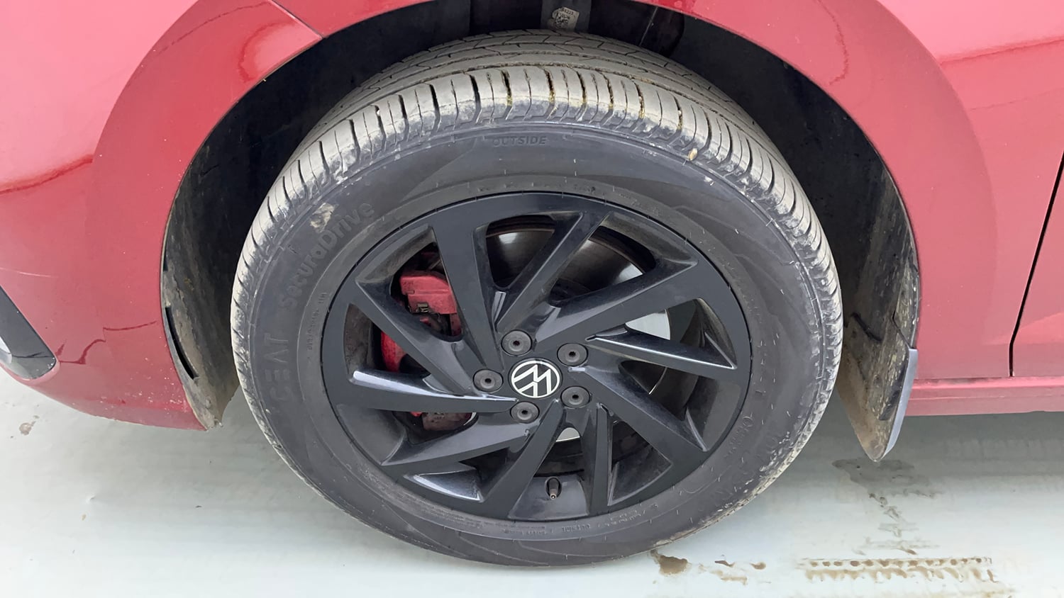 Used 2023 Volkswagen Virtus GT Plus 1.5 TSI EVO DSG Petrol Automatic tyres LEFT FRONT TYRE RIM VIEW