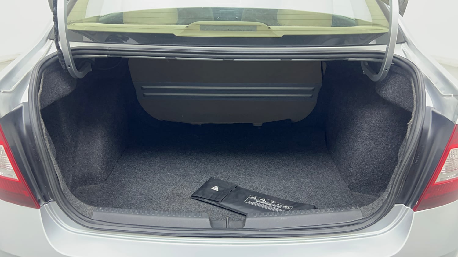 Used 2018 Skoda Rapid Ambition 1.6 MPI AT Petrol Automatic interior DICKY INSIDE VIEW