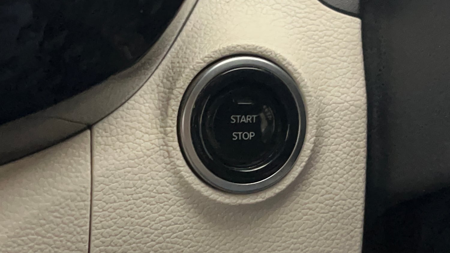 Used 2024 Mahindra XUV 3XO AX5 1.2 Petrol Petrol Manual top_features Keyless start