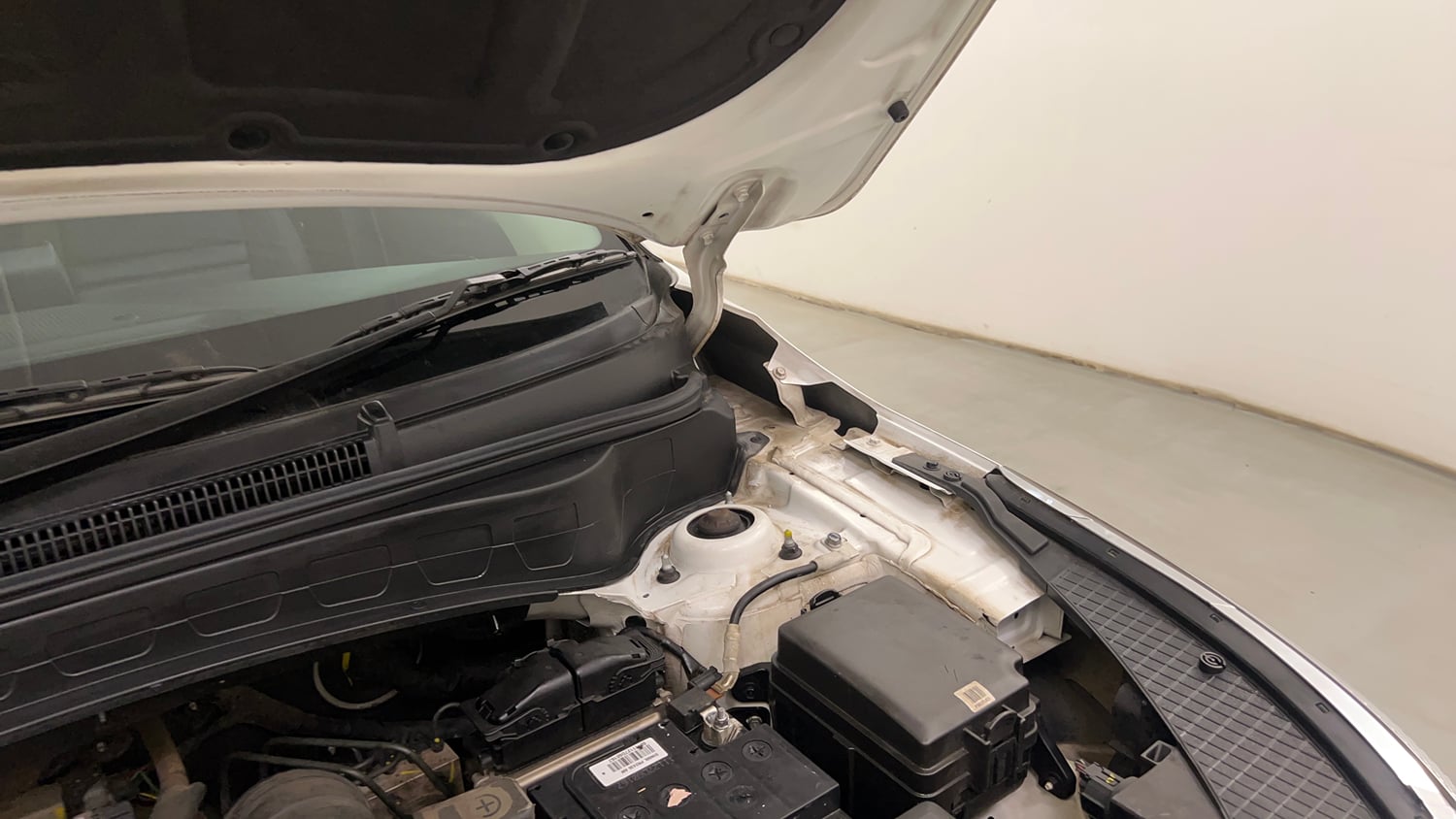Used 2023 Kia Seltos GTX Plus 1.5 Diesel AT Diesel Automatic engine ENGINE LEFT SIDE HINGE & APRON VIEW