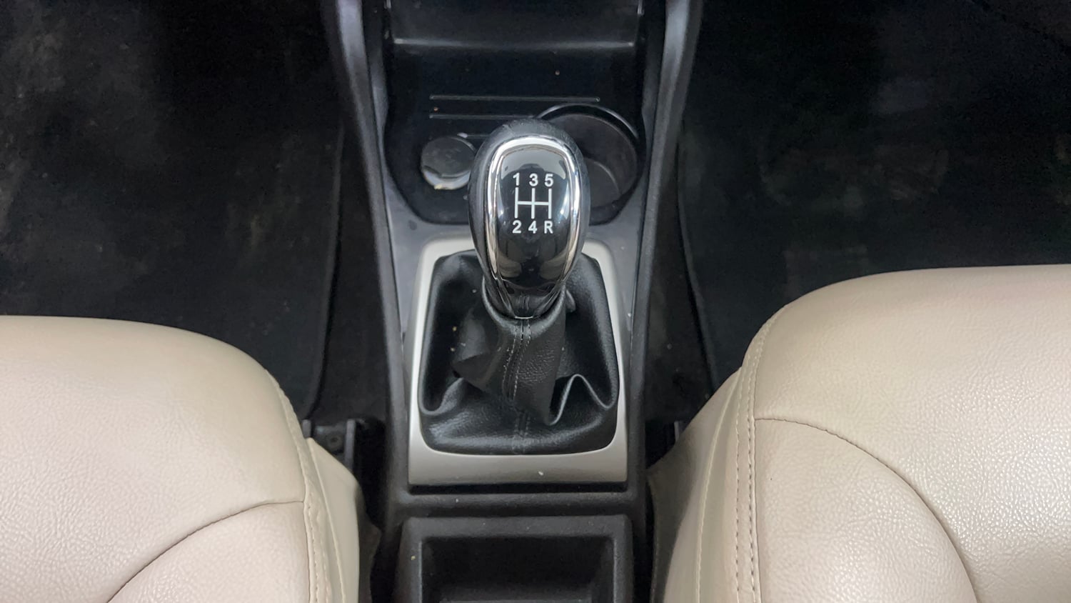 Used 2016 Tata Zest XT Petrol Petrol Manual interior GEAR  KNOB VIEW