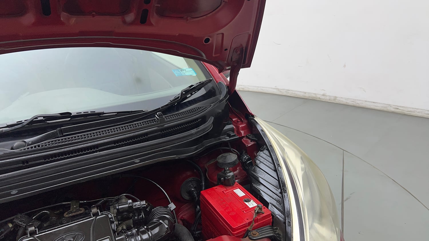 Used 2014 Hyundai Eon Sportz Petrol Manual engine ENGINE LEFT SIDE HINGE & APRON VIEW