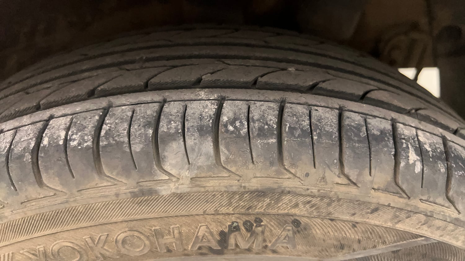 Used 2017 Hyundai Grand i10 Sportz (O) AT 1.2 Kappa VTVT Petrol Automatic tyres LEFT REAR TYRE TREAD VIEW