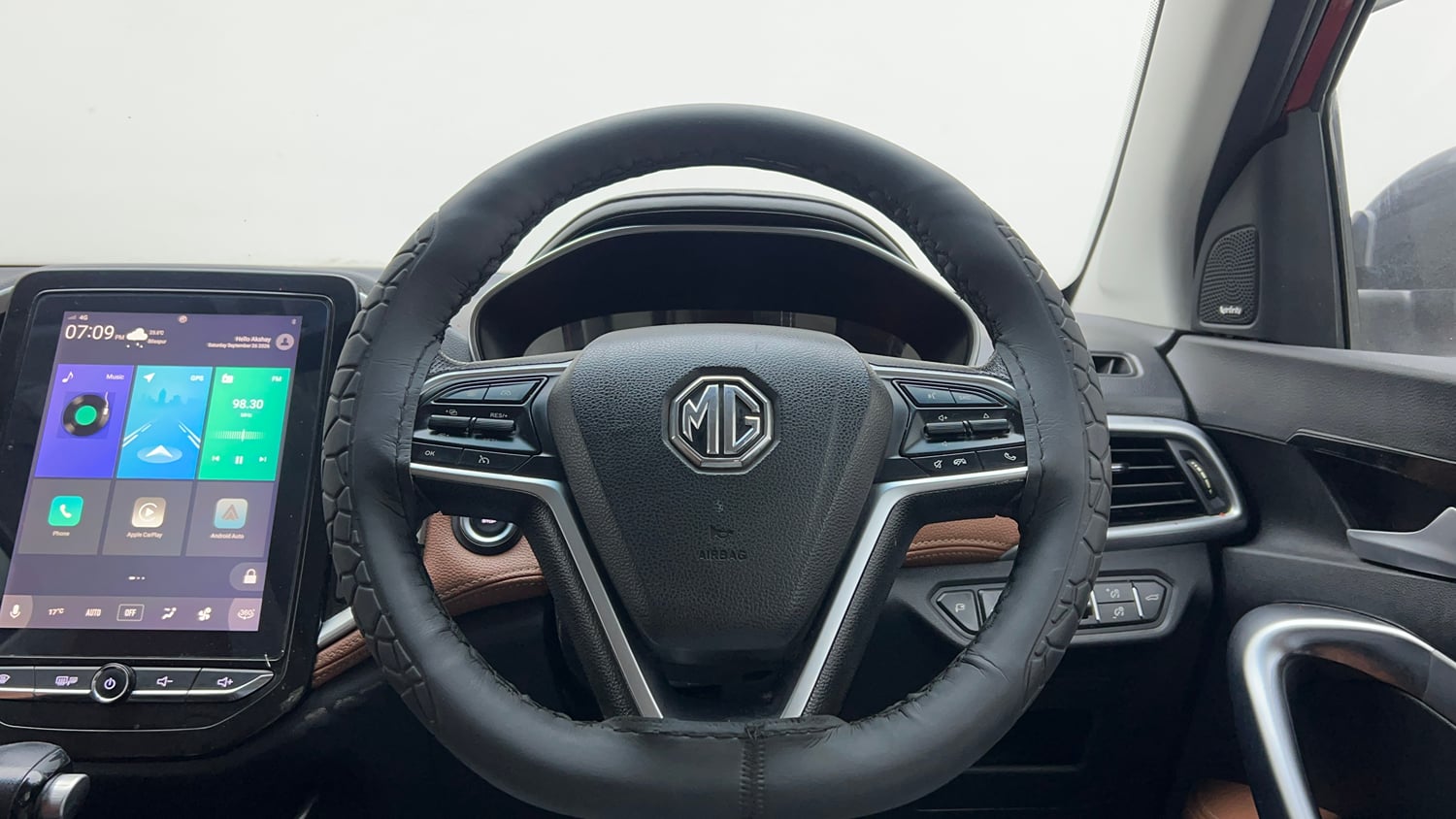 Used 2021 MG Motors Hector Plus Sharp 1.5 Petrol Turbo CVT 6-STR Dual Tone Petrol Automatic interior STEERING VIEW