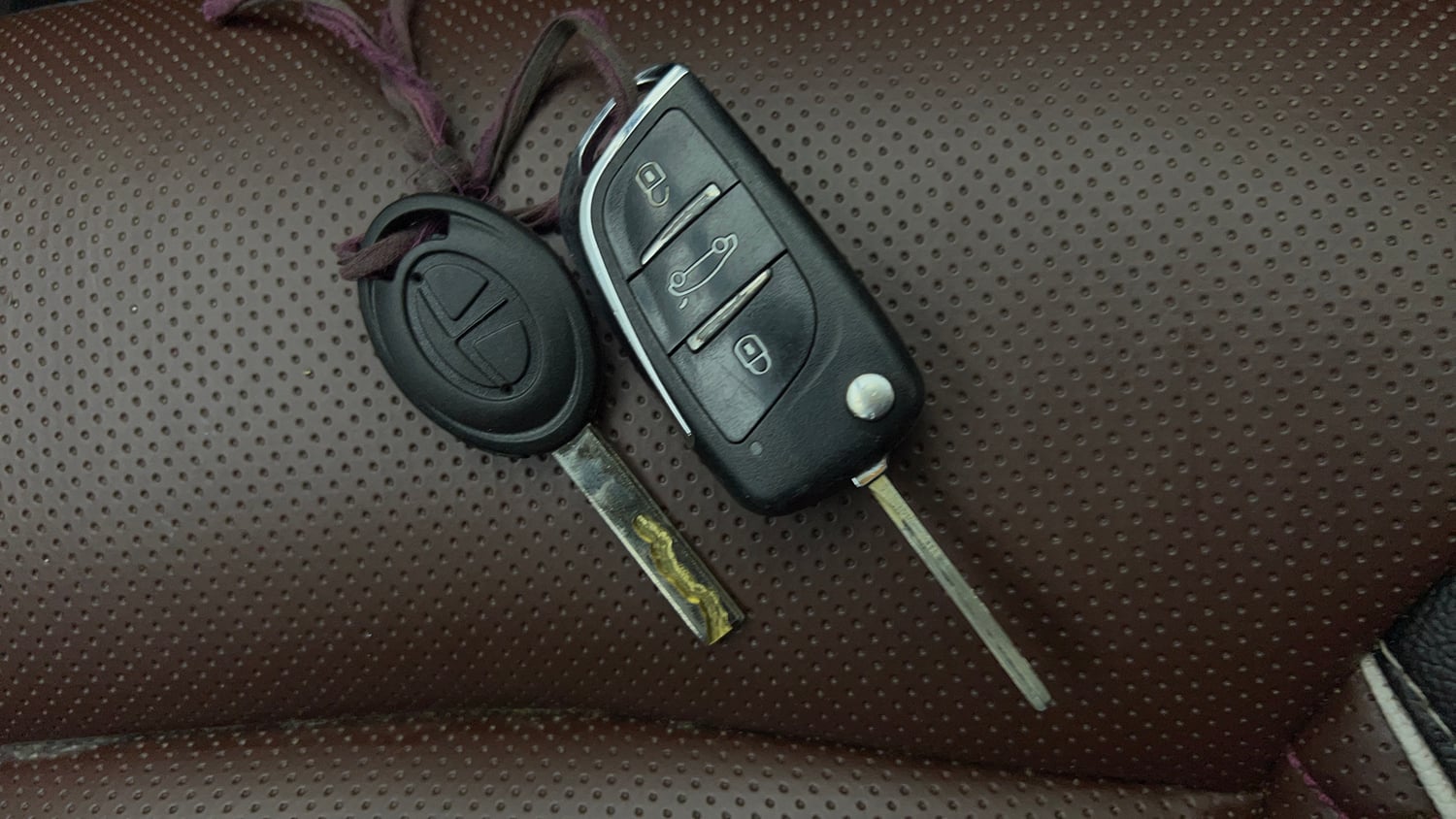 Used 2025 Tata Tiago XE CNG Cng Manual extra CAR KEY VIEW