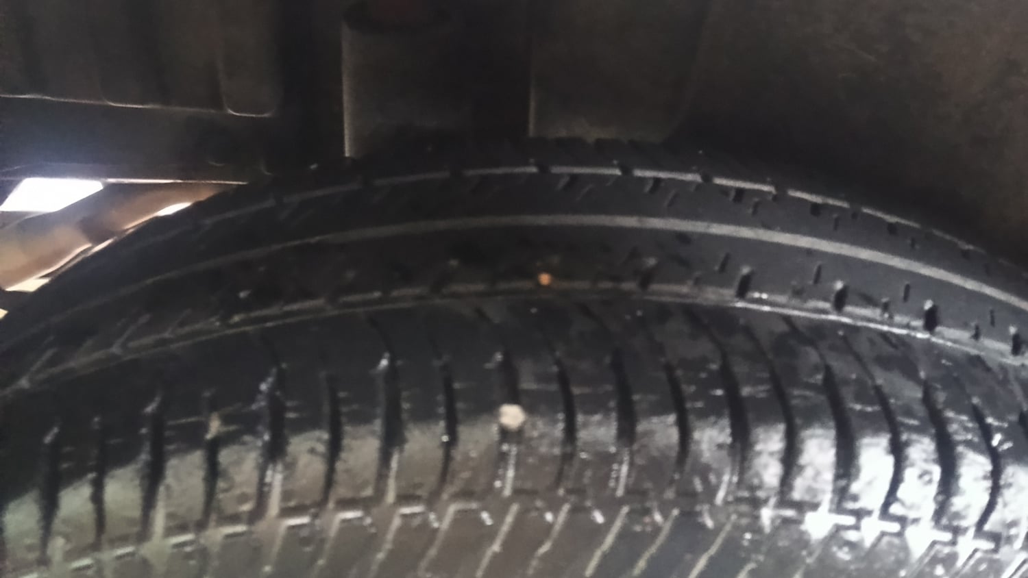 Used 2015 Maruti Suzuki Swift VXi Petrol Manual tyres RIGHT REAR TYRE TREAD VIEW