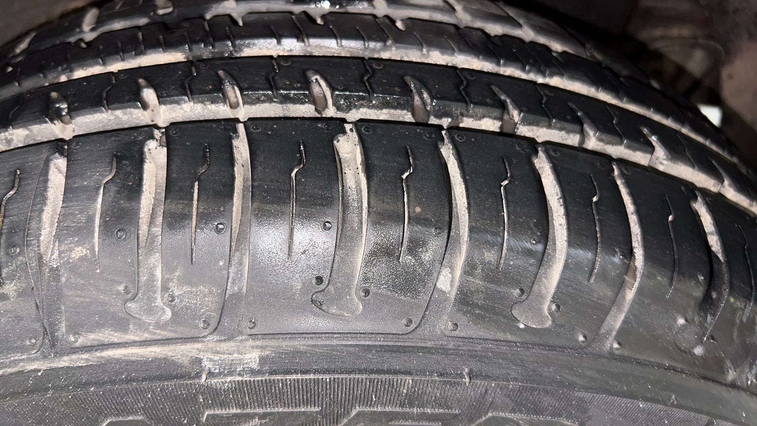 Used 2017 Hyundai Elite i20 Sportz 1.2 Petrol Manual tyres LEFT REAR TYRE TREAD VIEW