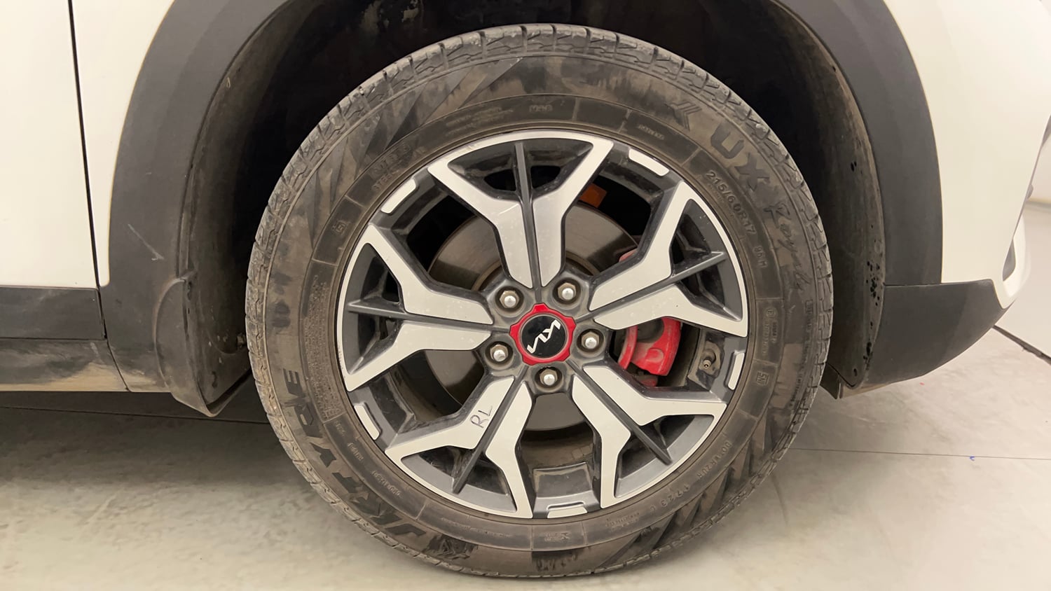 Used 2023 Kia Seltos GTX Plus 1.5 Diesel AT Diesel Automatic tyres RIGHT FRONT TYRE RIM VIEW