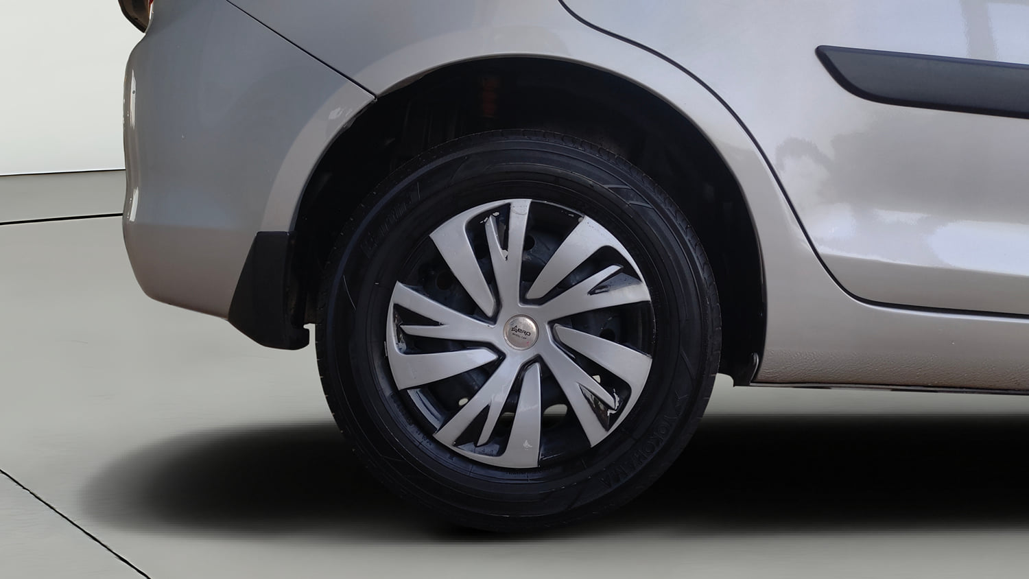 Used 2015 Maruti Suzuki Swift Dzire VXI Petrol Manual tyres RIGHT REAR TYRE RIM VIEW