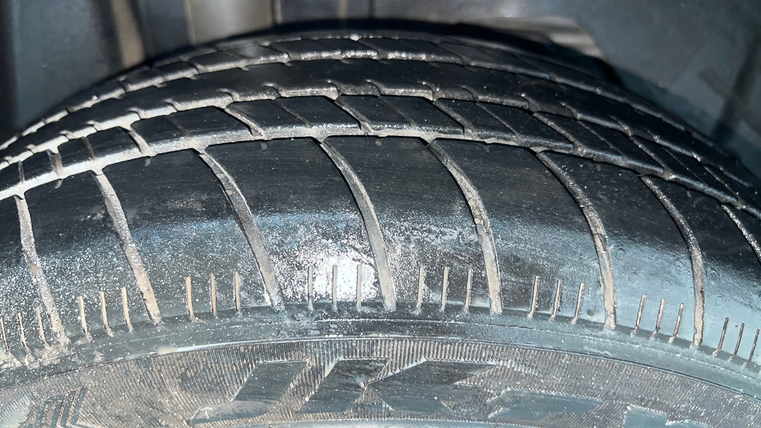 Used 2016 Ford Figo Aspire Trend 1.2 Ti-VCT Petrol Manual tyres RIGHT REAR TYRE TREAD VIEW