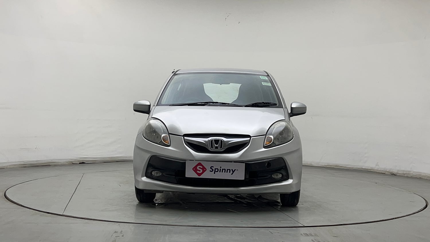 Used 2013 Honda Brio V MT Petrol Manual exterior FRONT VIEW
