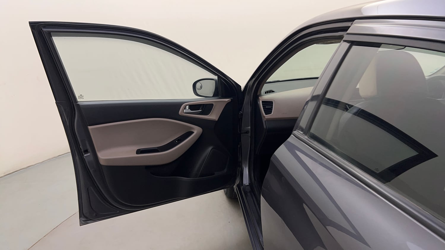 Used 2019 Hyundai Elite i20 Magna Plus 1.2 + CNG (Outside Fitted) Petrol Manual interior LEFT FRONT DOOR OPEN VIEW