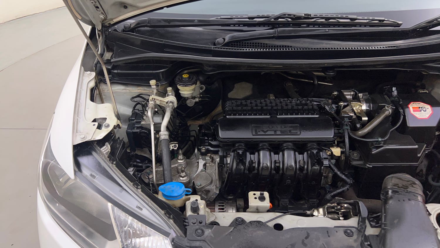 Used 2018 Honda Jazz V AT Petrol Petrol Automatic engine ENGINE RIGHT SIDE HINGE & APRON VIEW
