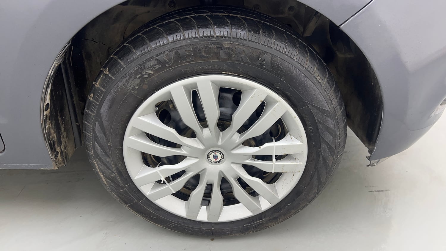 Used 2016 Ford Figo Aspire Trend 1.2 Ti-VCT Petrol Manual tyres RIGHT FRONT TYRE RIM VIEW
