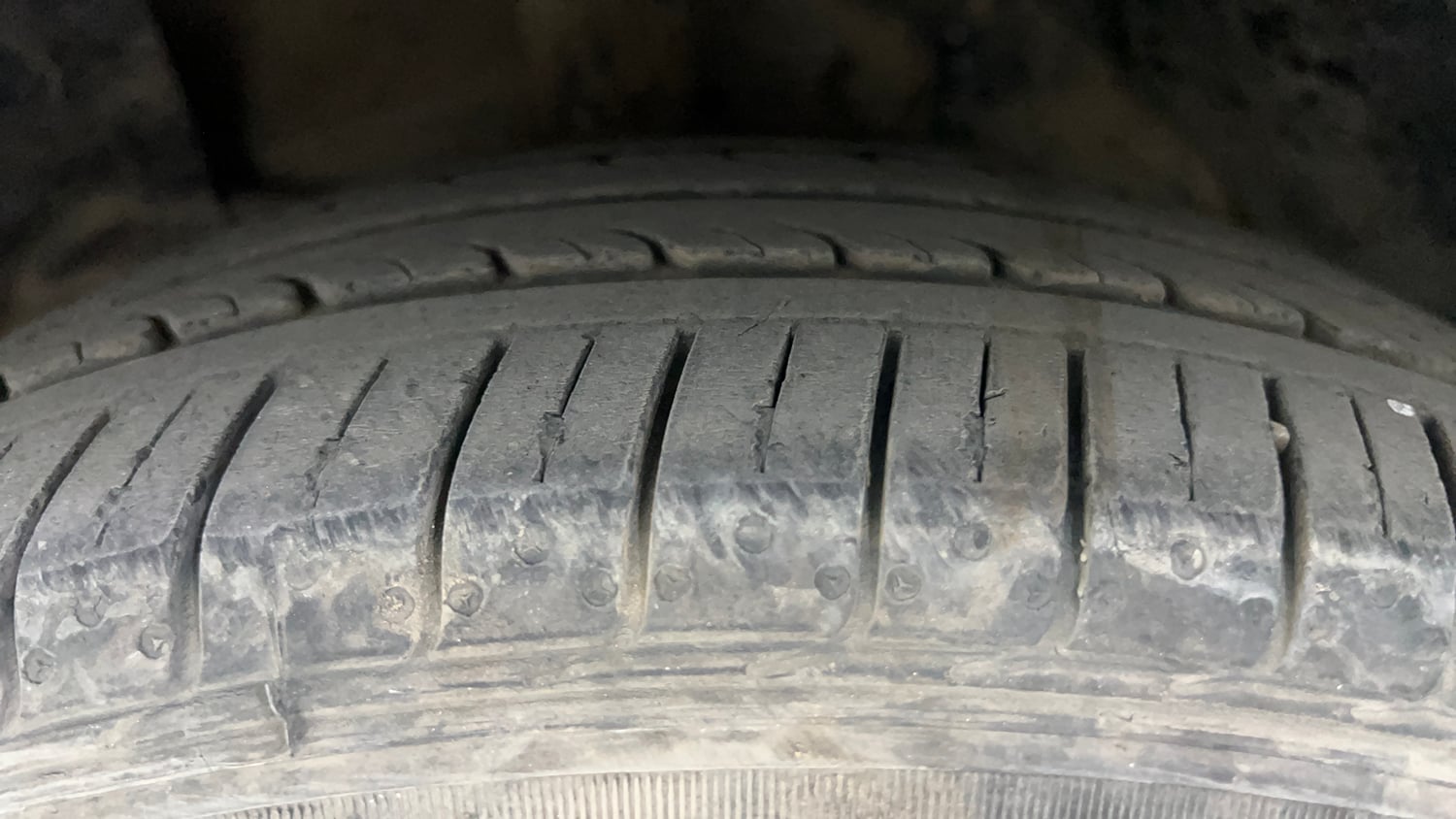 Used 2016 Tata Zest XT Petrol Petrol Manual tyres LEFT FRONT TYRE TREAD VIEW