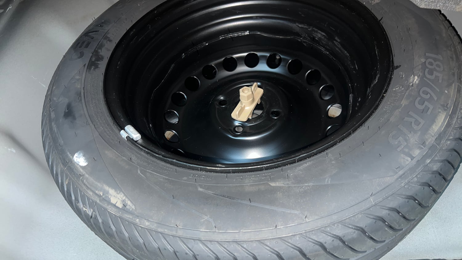 Used 2025 Hyundai Verna SX 1.5 Petrol MT Petrol Manual tyres SPARE TYRE VIEW